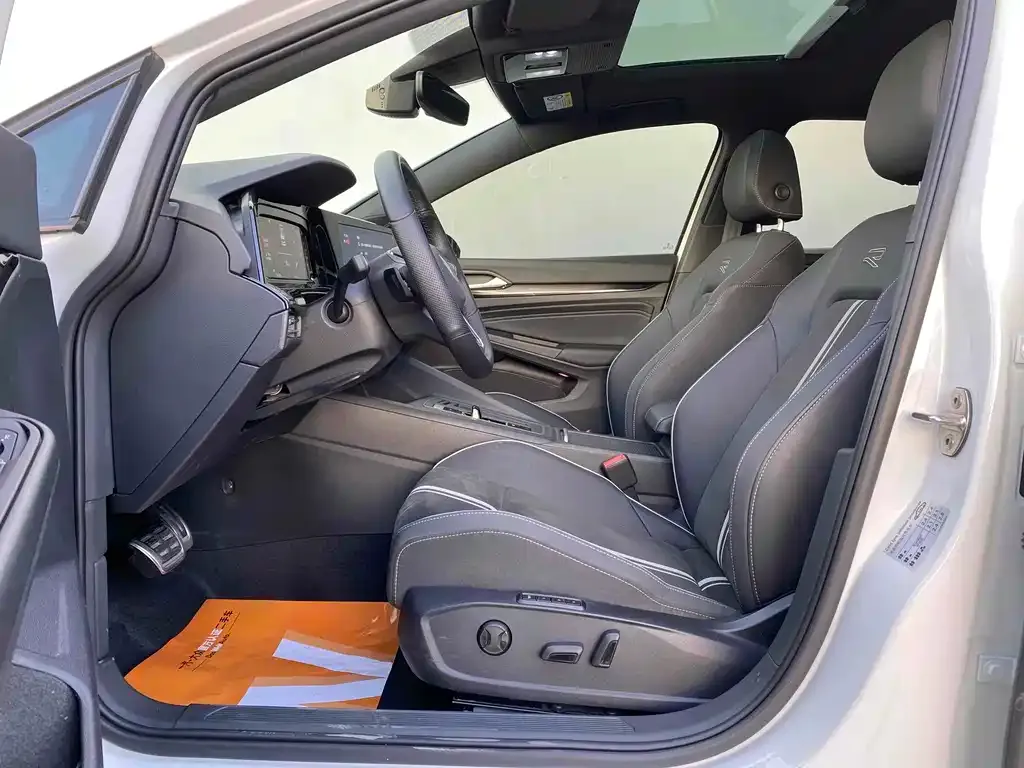 Volkswagen Golf 2022 из CN, фото 4