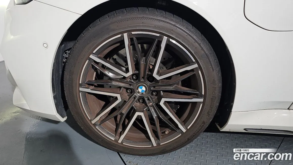 BMW M5 2025 из KR, фото 5