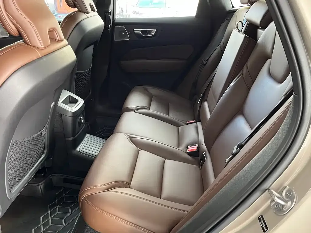 Volvo XC60 PHEV 2024 из CN, фото 10