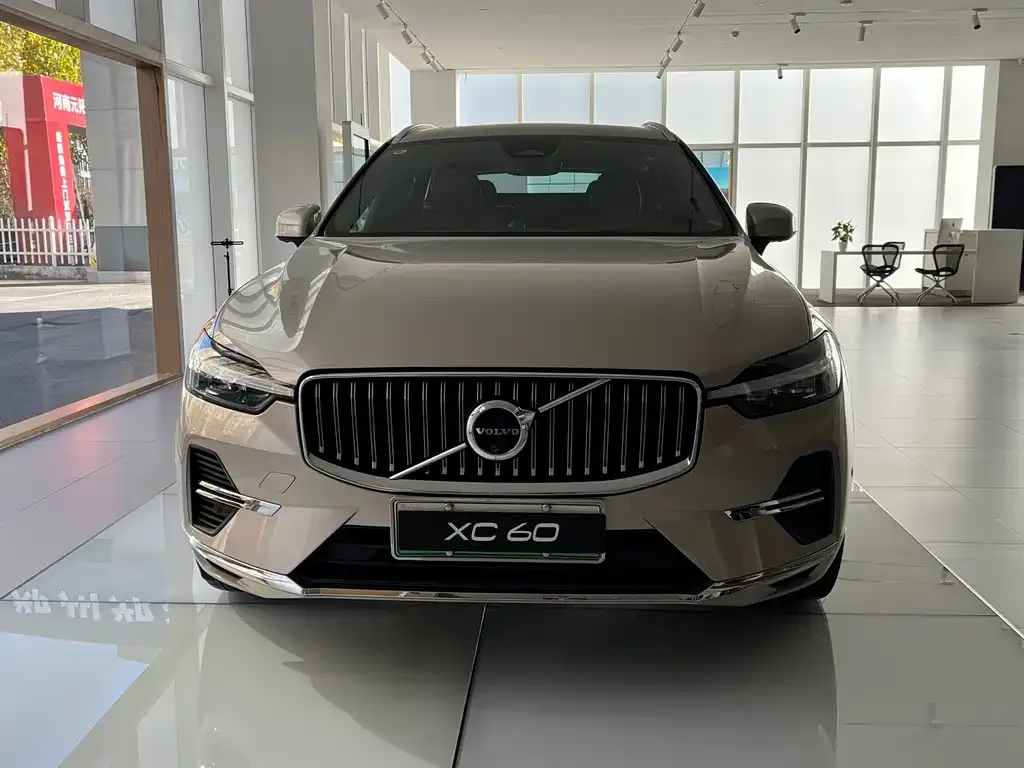 Volvo XC60 PHEV 2024 из CN, фото 2