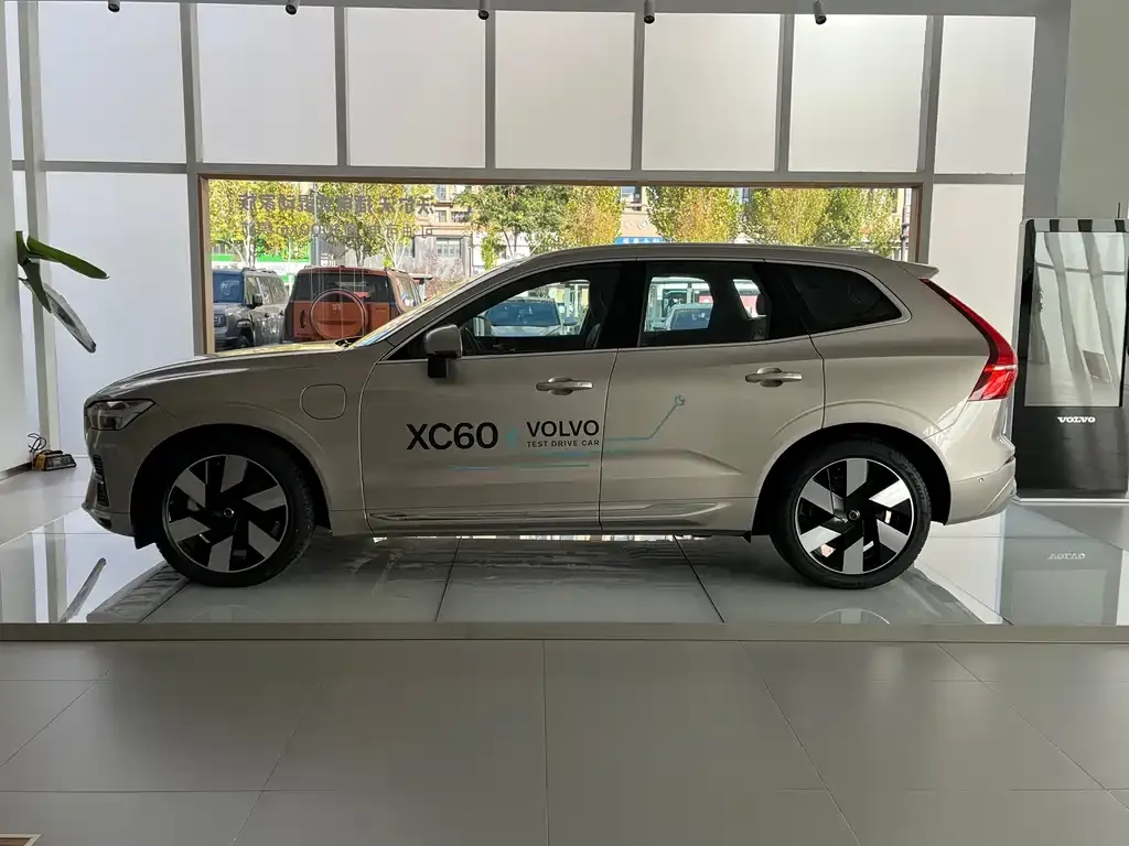 Volvo XC60 PHEV 2024 из CN, фото 6