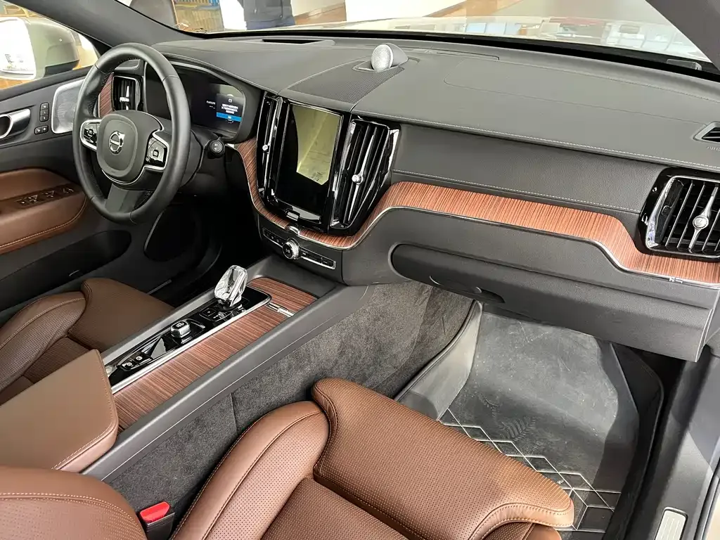 Volvo XC60 PHEV 2024 из CN, фото 7