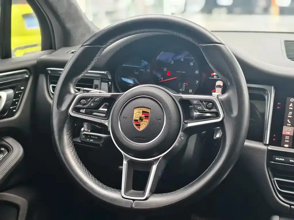 Porsche Macan — фото 9