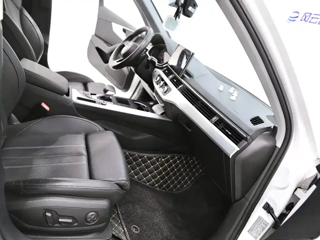 Audi A4L 2021 из CN, фото 8