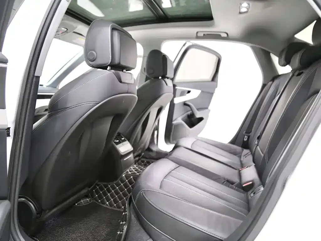 Audi A4L 2021 из CN, фото 9