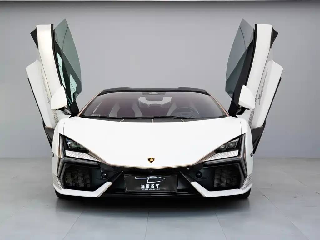 Lamborghini Revuelto