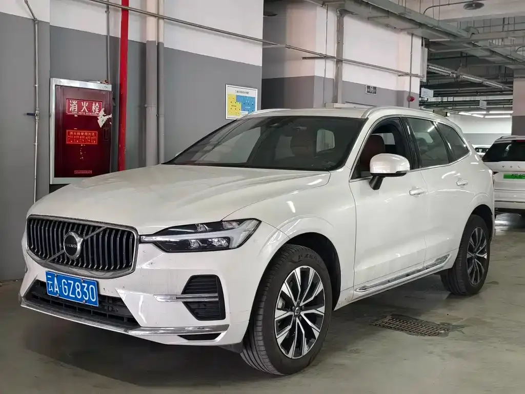 Volvo XC60 — фото 1