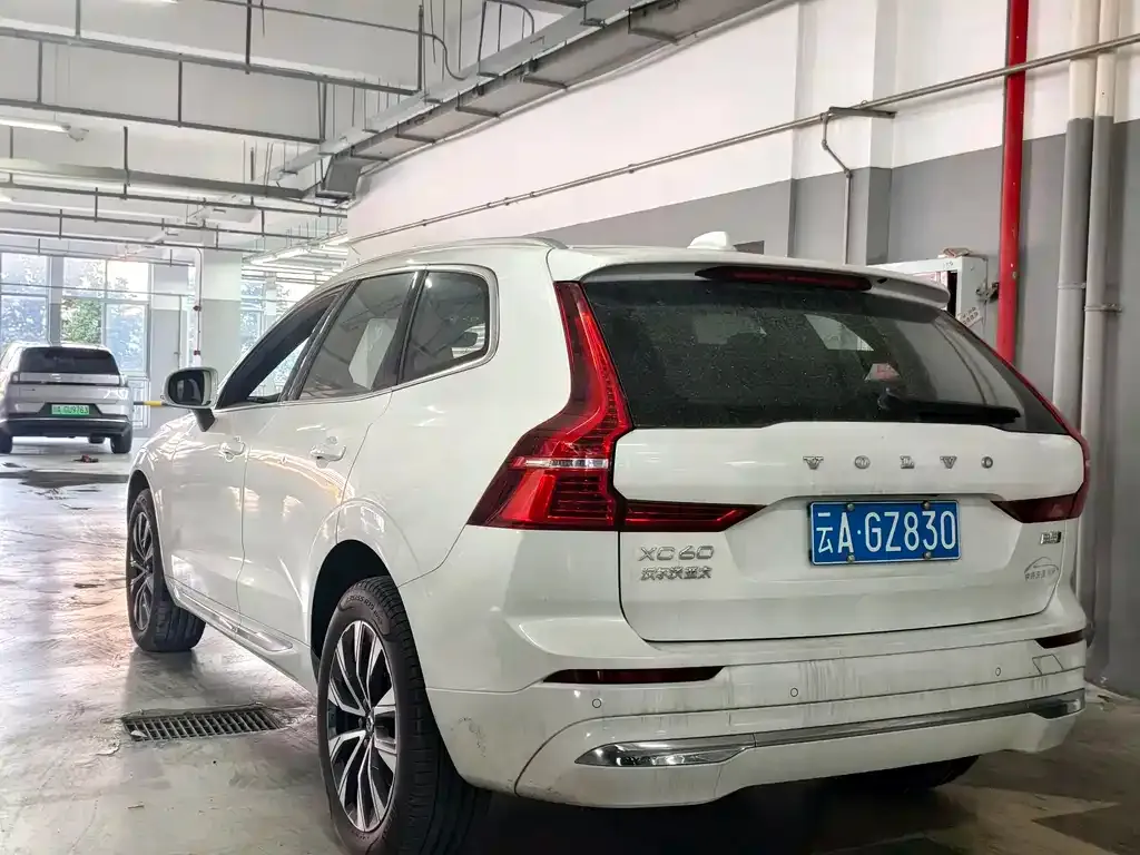 Volvo XC60 — фото 6