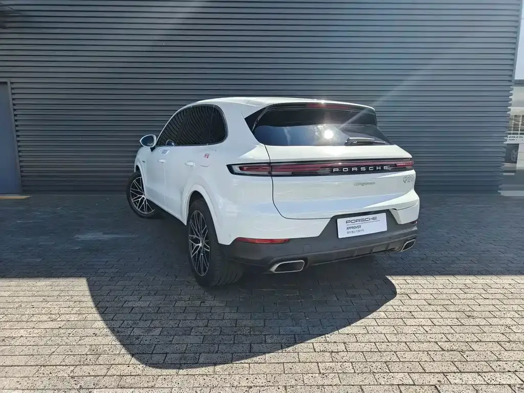 Porsche Cayenne Hybrid — фото 7