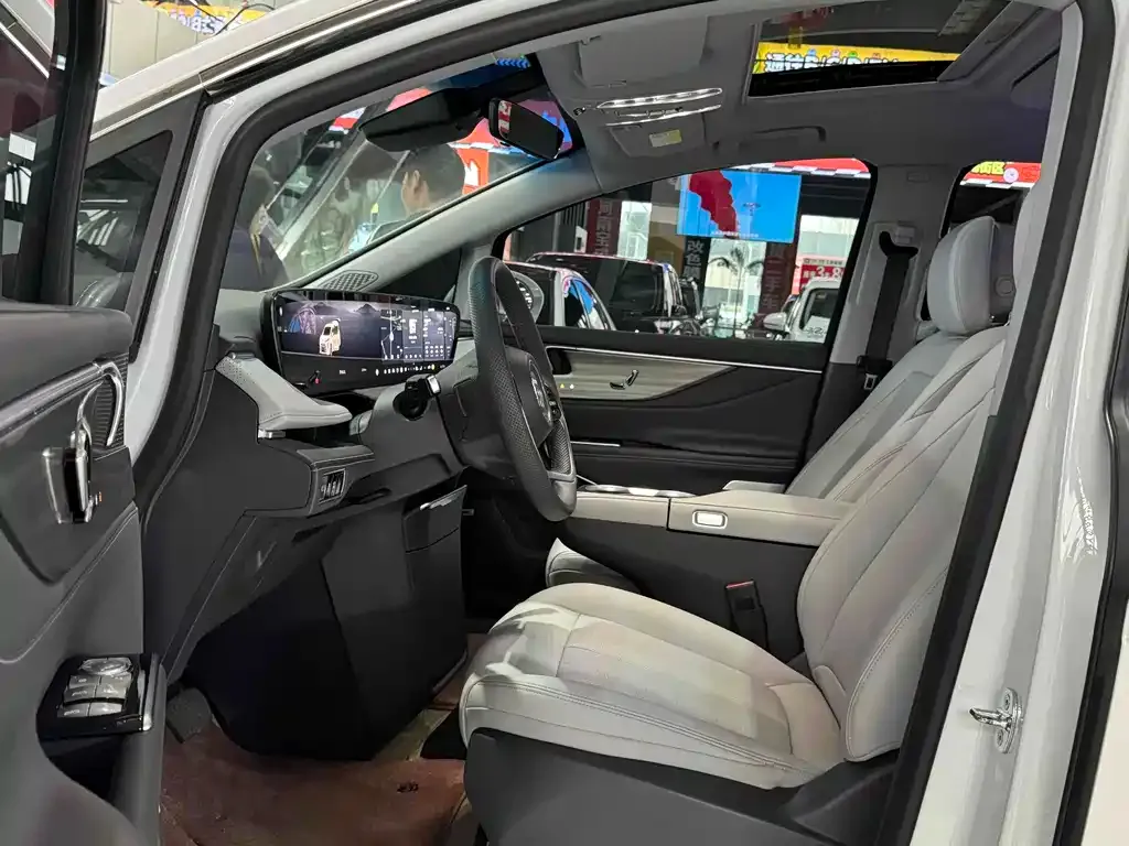 Buick GL8 2024 из CN, фото 9