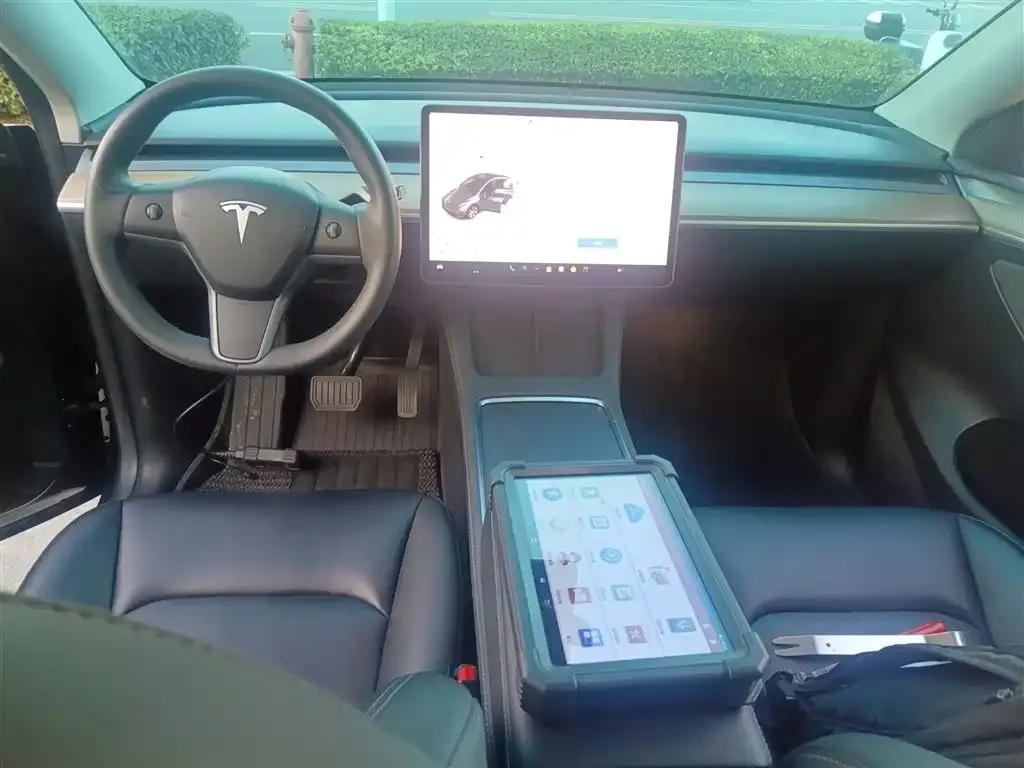 Tesla Model Y — фото 10