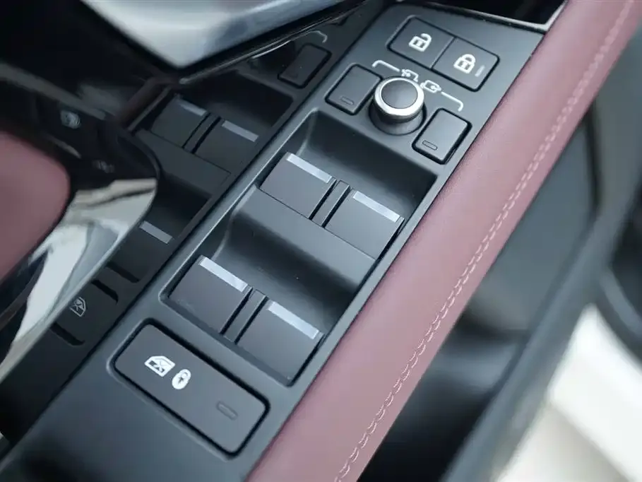 Land Rover Evoque 2024 из CN, фото 10