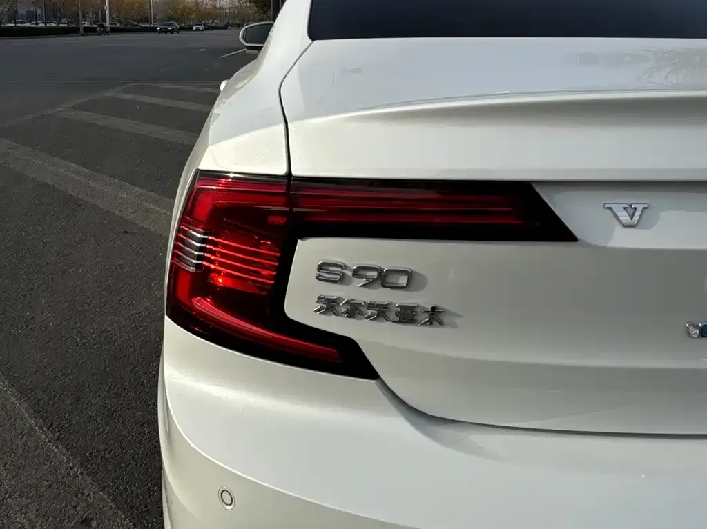 Volvo S90 2023 из CN, фото 5