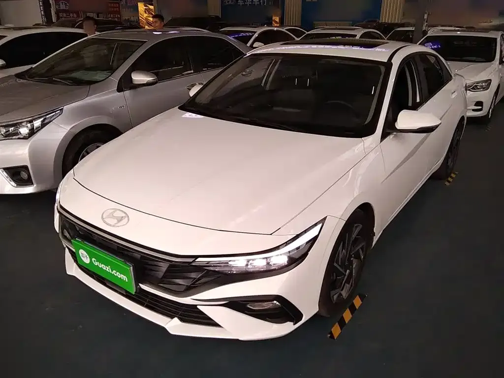 Hyundai Elantra 2023 из CN, фото 1