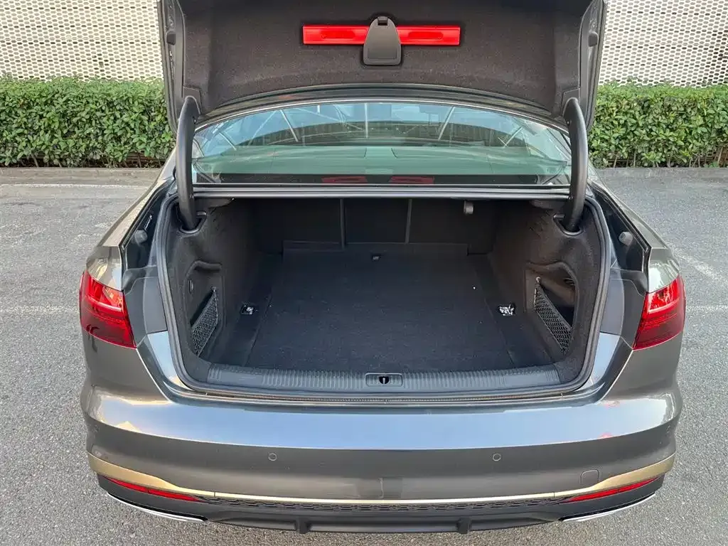 Audi A4L 2024 из CN, фото 10