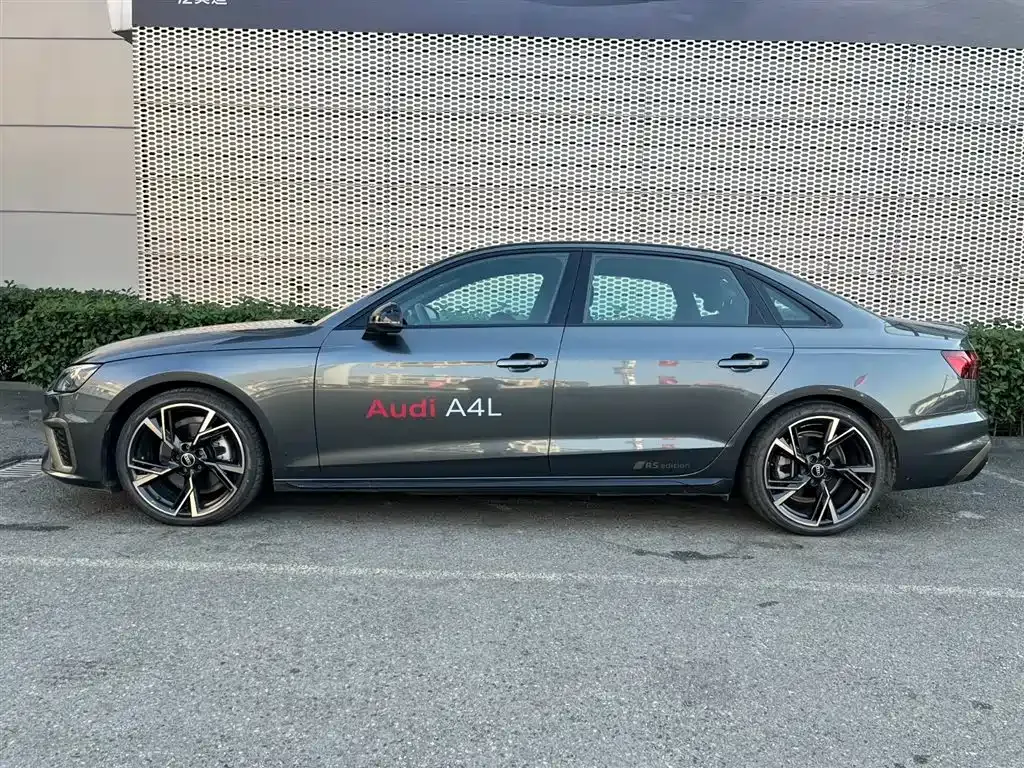 Audi A4L 2024 из CN, фото 3