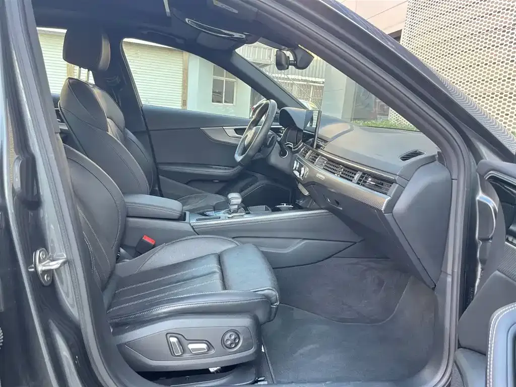 Audi A4L 2024 из CN, фото 5
