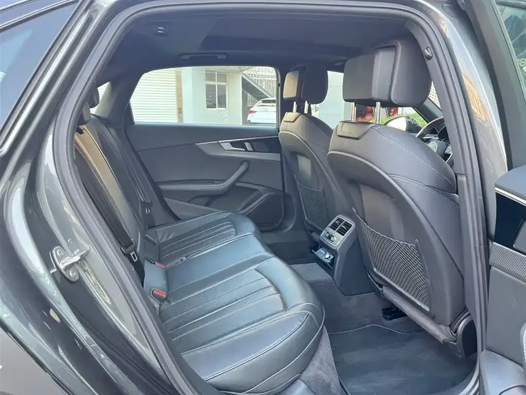 Audi A4L 2024 из CN, фото 6