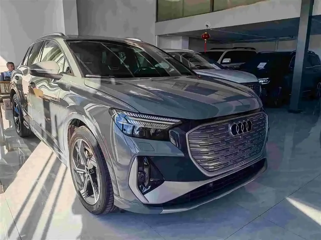 Audi Q4 e-tron — фото 2