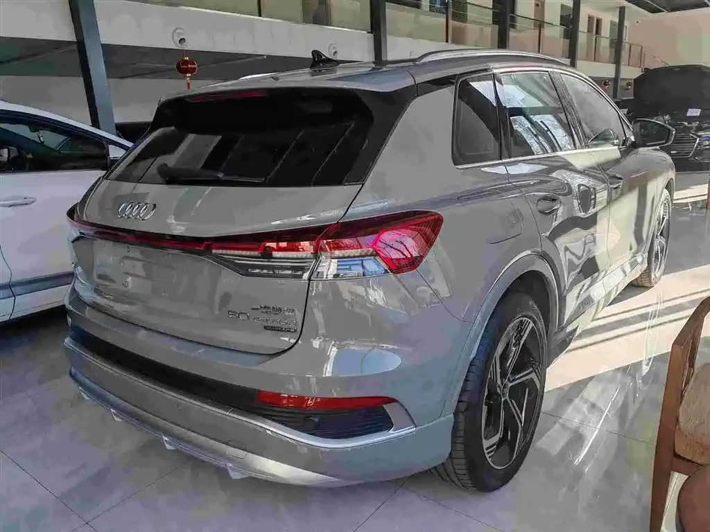 Audi Q4 e-tron — фото 4