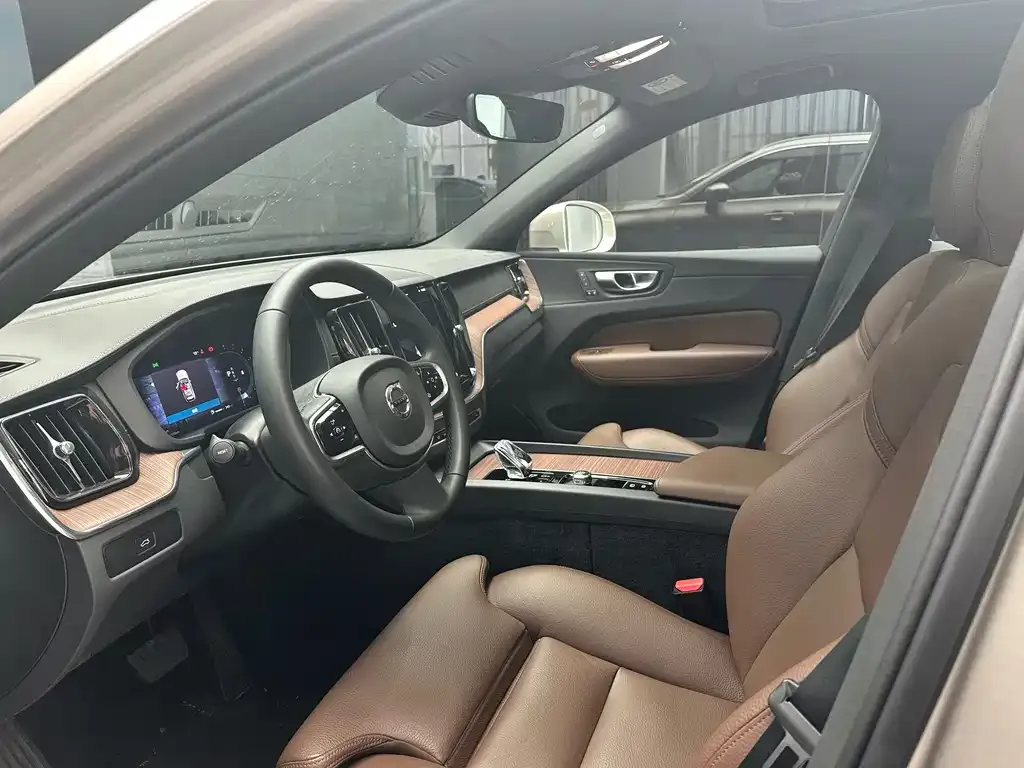 Volvo XC60 2025 из CN, фото 5