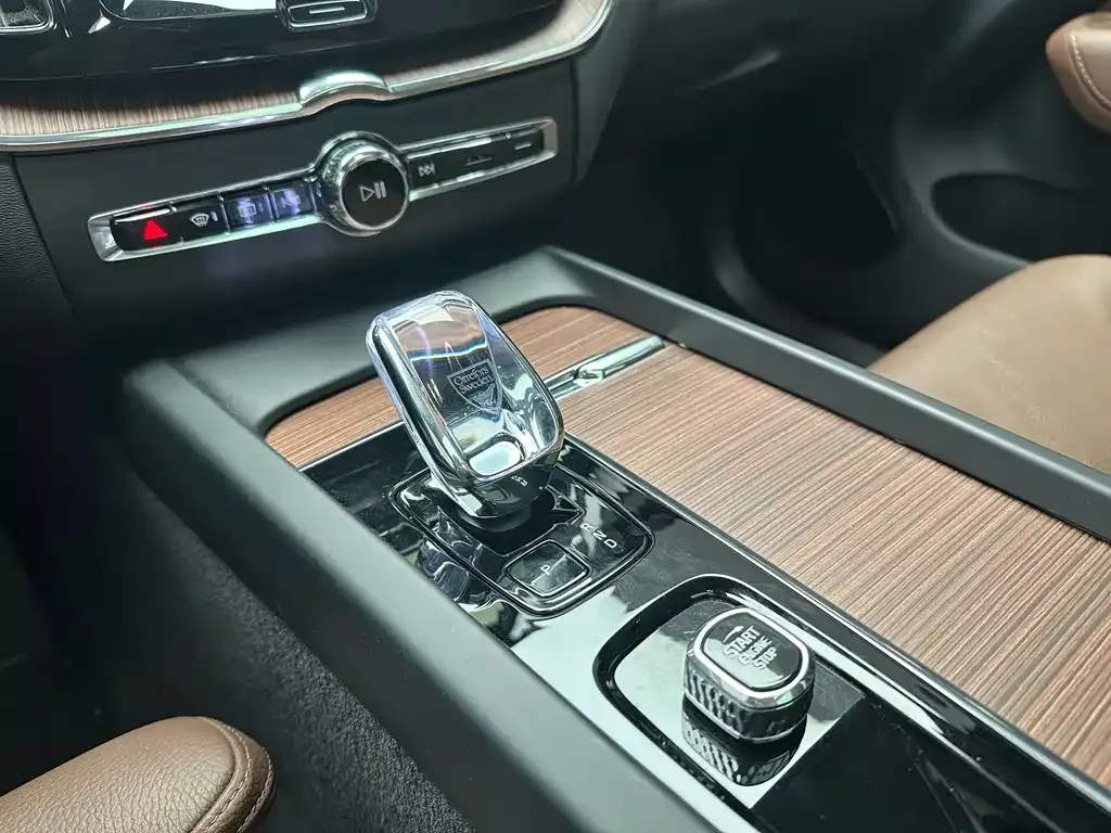 Volvo XC60 2025 из CN, фото 7