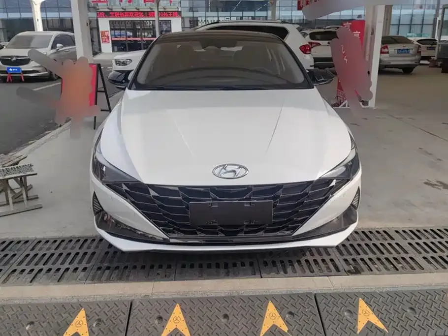 Hyundai Elantra — фото 2