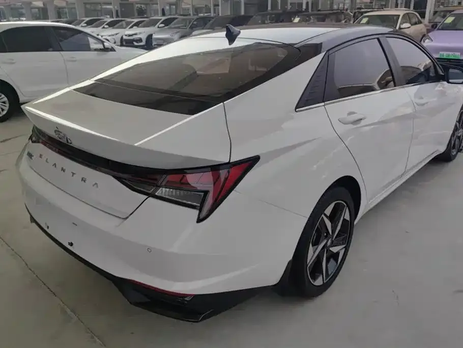 Hyundai Elantra — фото 3