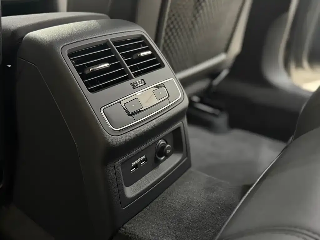 Audi A4 (Import) 2024 из CN, фото 9