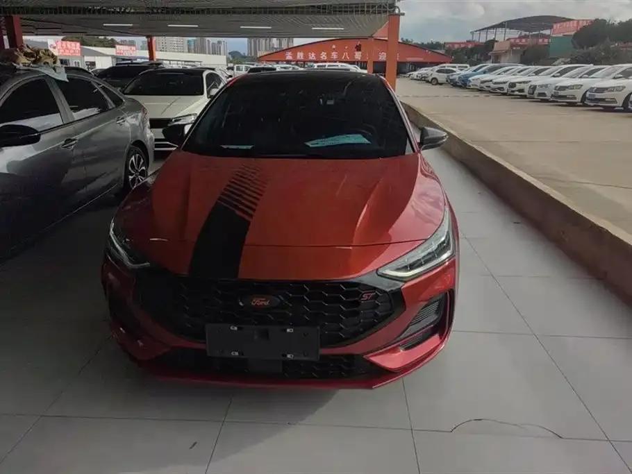 Ford Focus 2023 из CN, фото 2