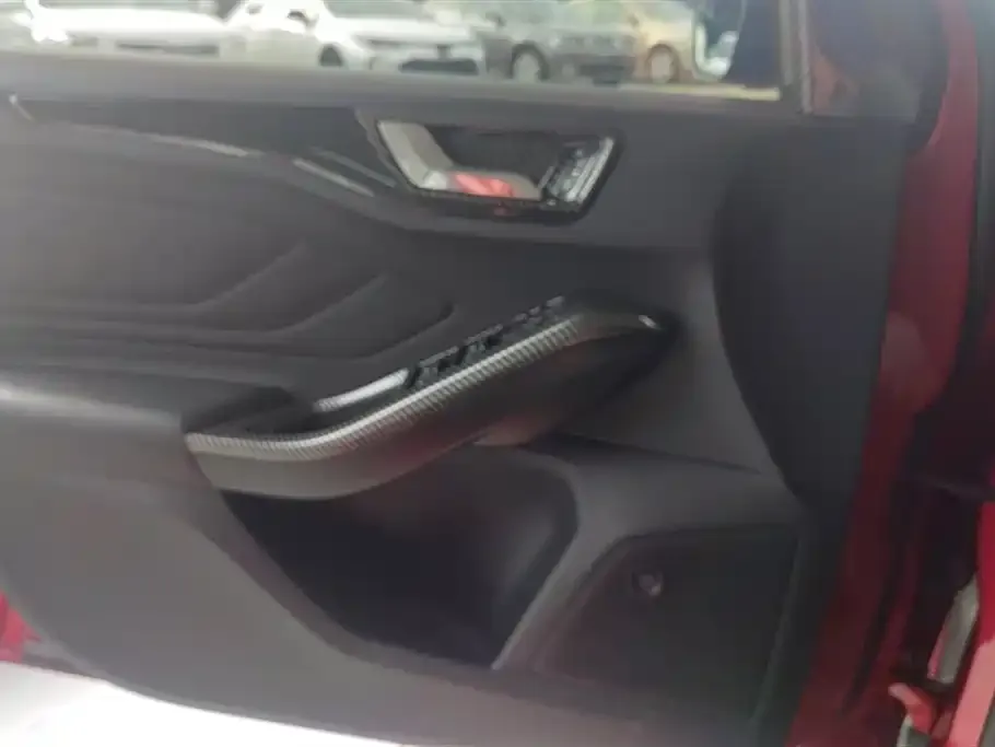 Ford Focus 2023 из CN, фото 7