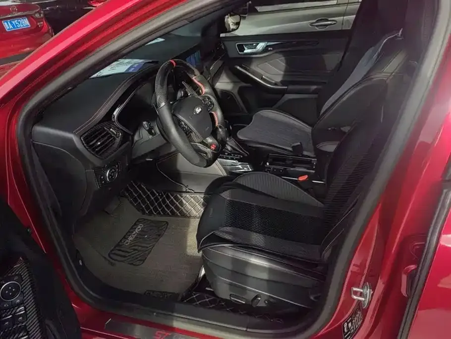 Ford Focus 2023 из CN, фото 9