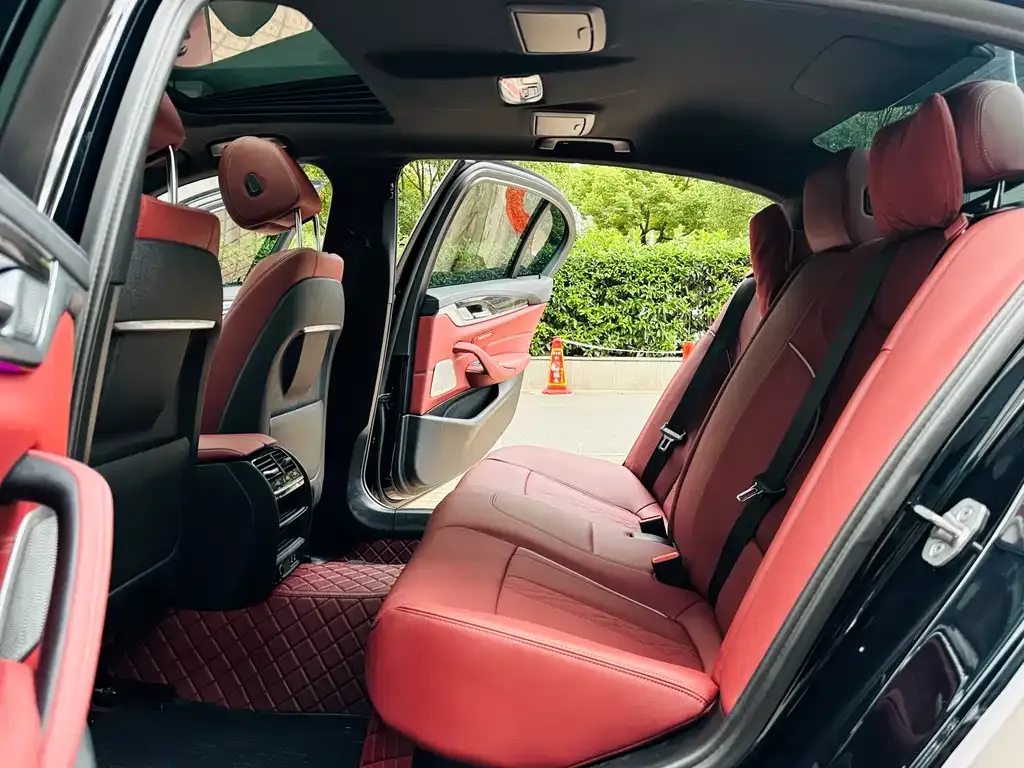 BMW 5 Series 2022 из CN, фото 6