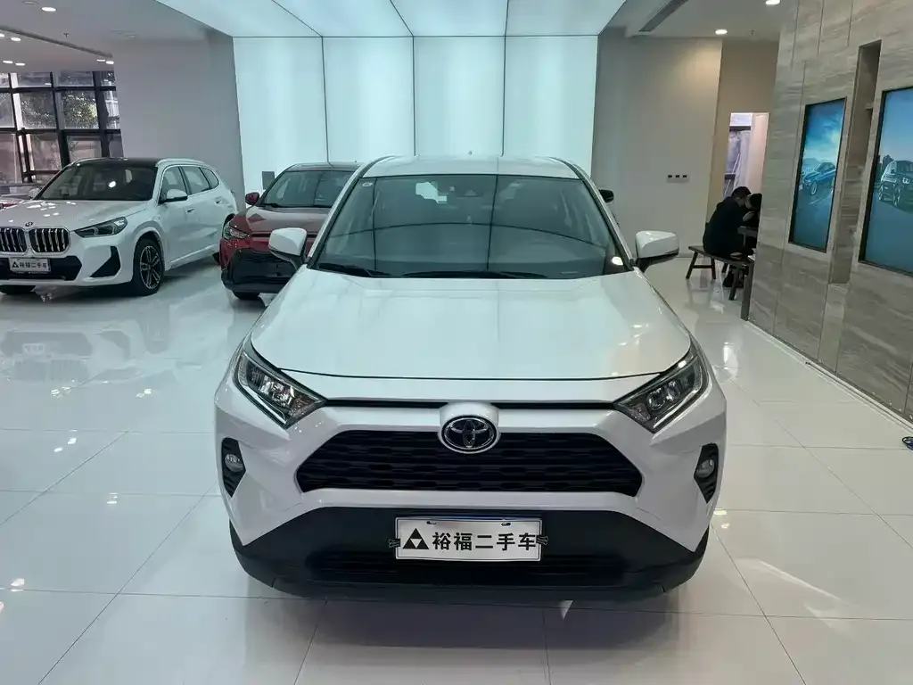 Toyota RAV4 — фото 2