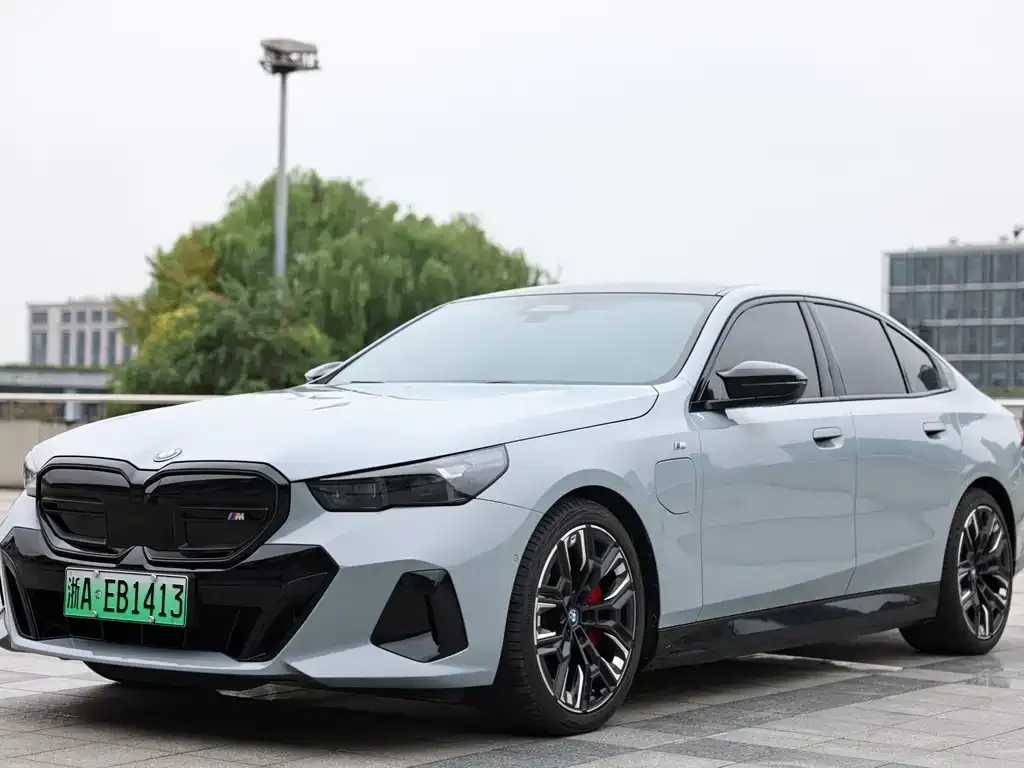 BMW i5 M60