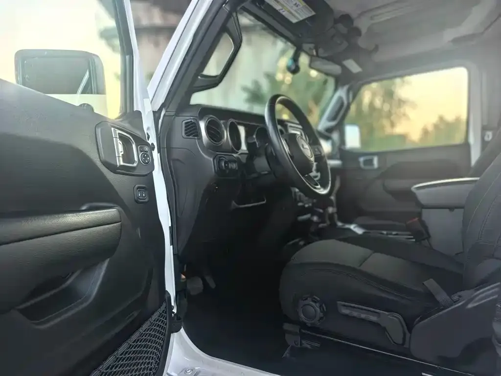 Jeep Wrangler 2023 из CN, фото 3