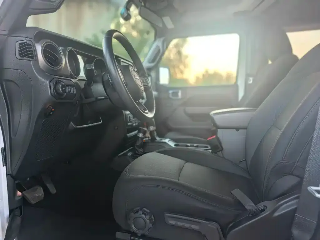 Jeep Wrangler 2023 из CN, фото 4