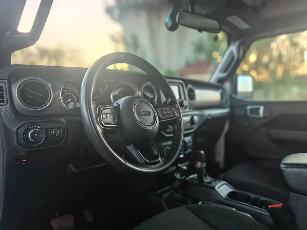 Jeep Wrangler 2023 из CN, фото 5