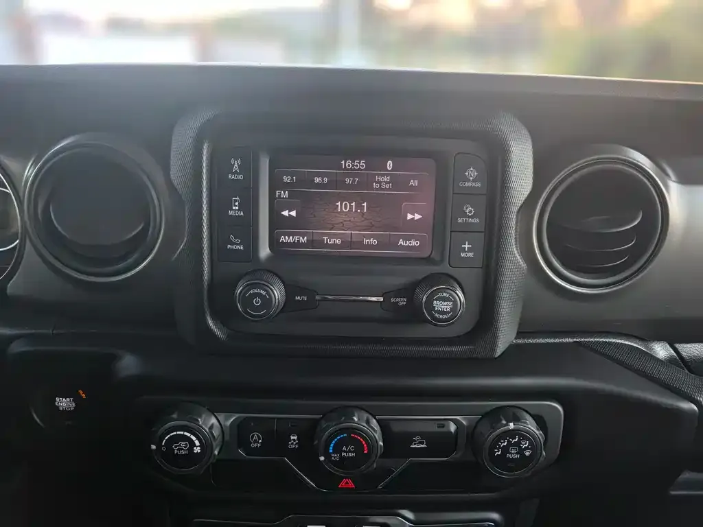 Jeep Wrangler 2023 из CN, фото 9