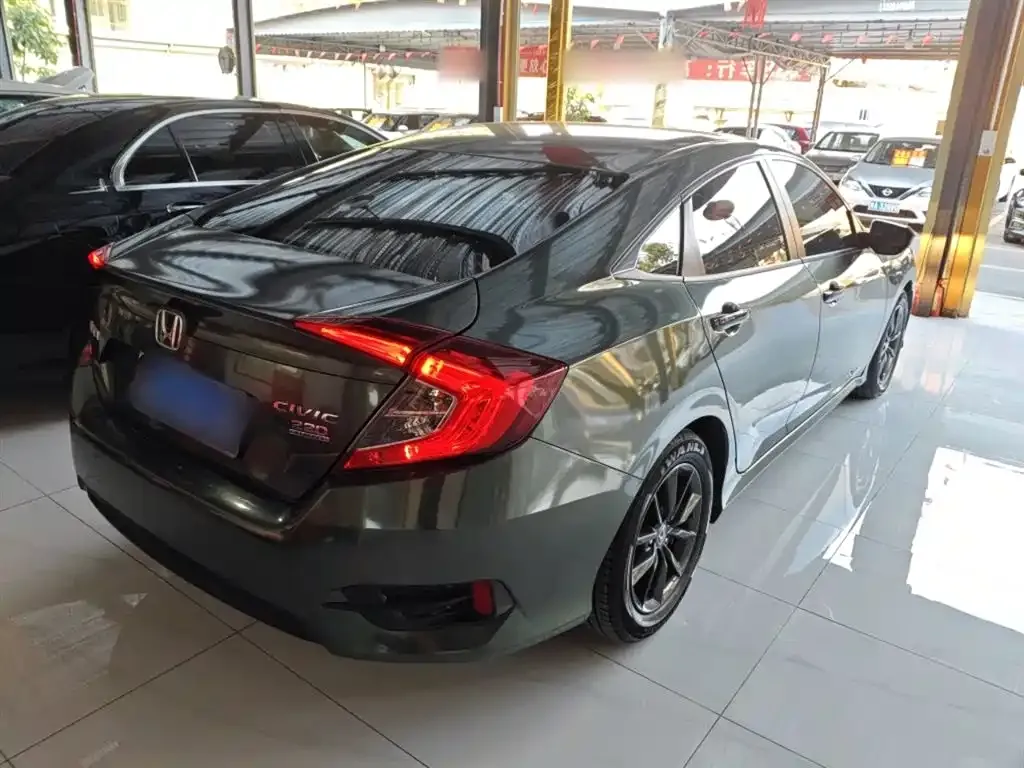Honda Civic — фото 7