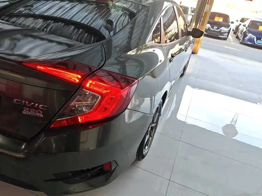 Honda Civic — фото 8