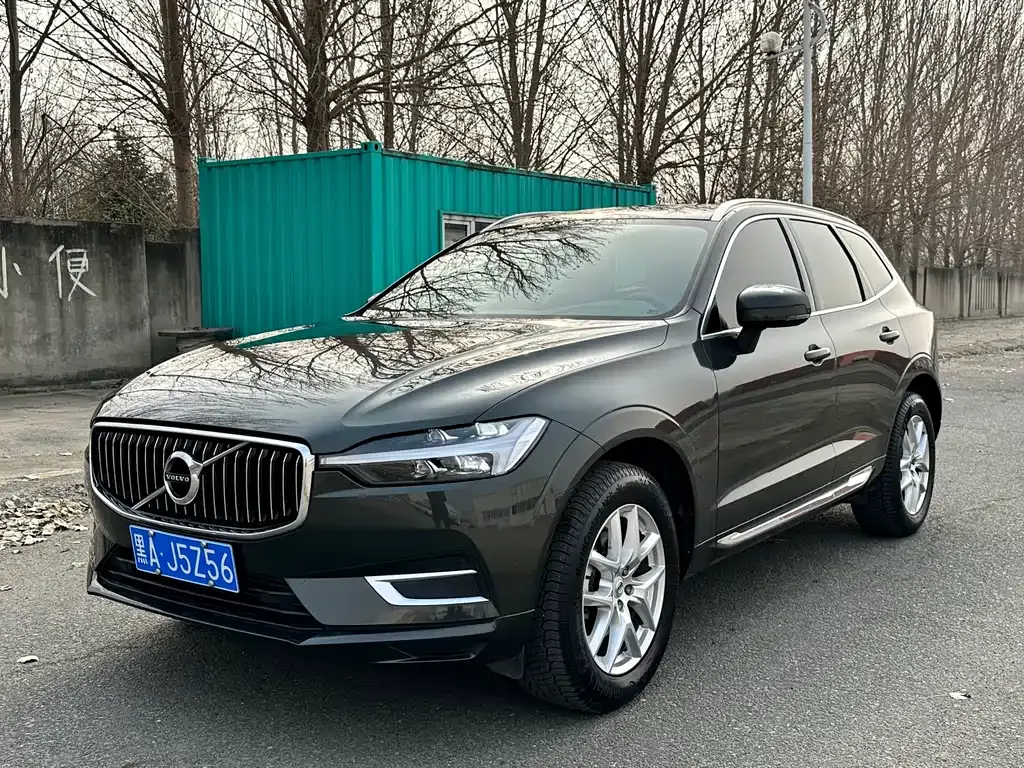 Volvo XC60 — фото 1