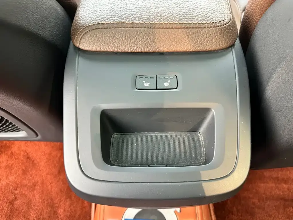 Volvo XC60 — фото 9