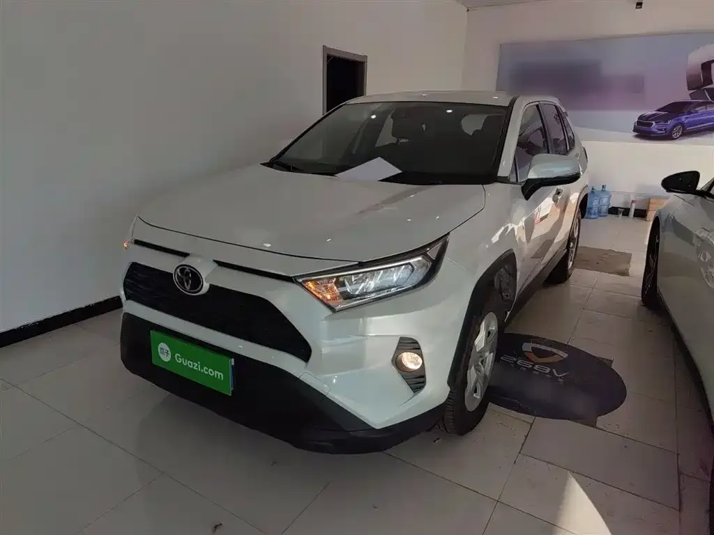 Toyota RAV4 2023 из CN, фото 2