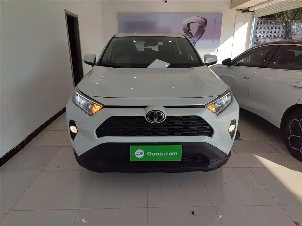 Toyota RAV4 2023 из CN, фото 3