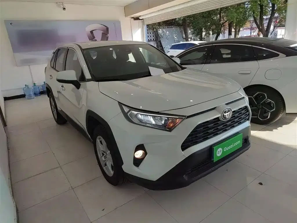 Toyota RAV4 2023 из CN, фото 4