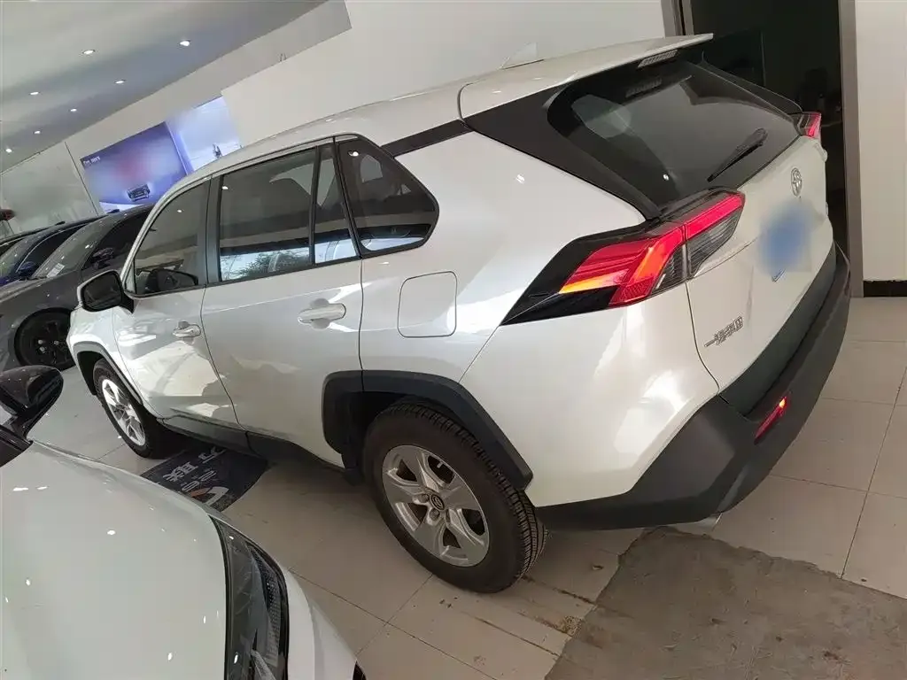 Toyota RAV4 2023 из CN, фото 5