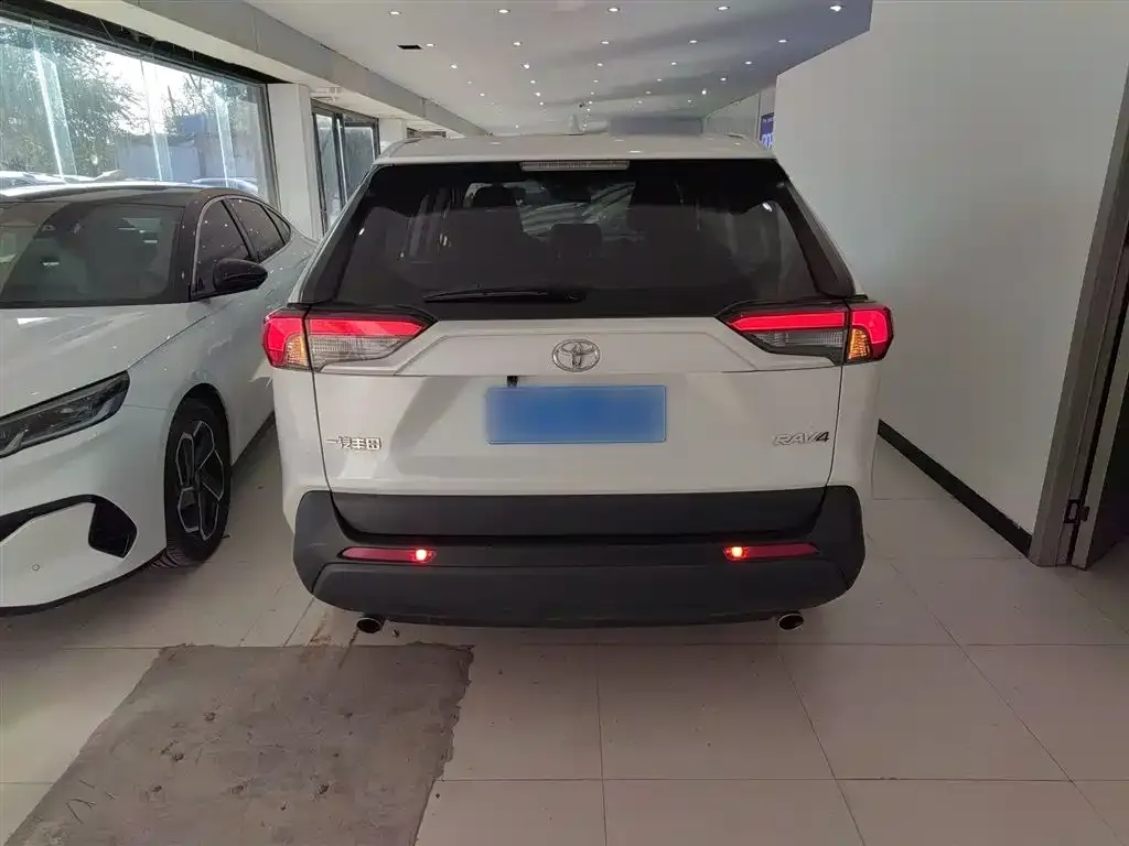 Toyota RAV4 2023 из CN, фото 6