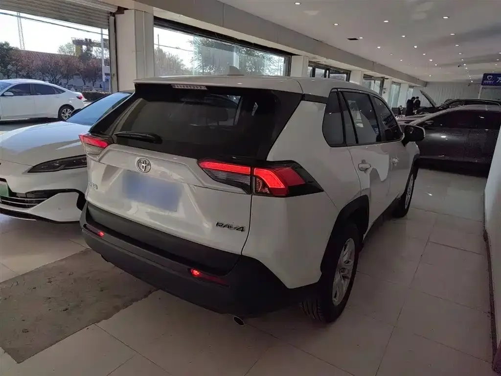 Toyota RAV4 2023 из CN, фото 7