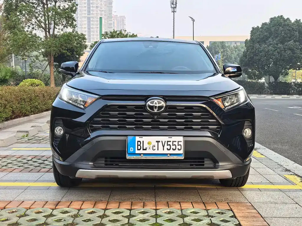 Toyota RAV4 — фото 4